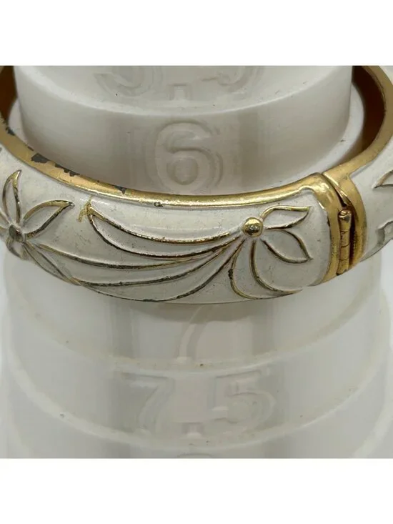 Vintage White Enamel Gold Tone Floral Hinged Bangle Clamper Bracelet Retro Flowe - Picture 12 of 12